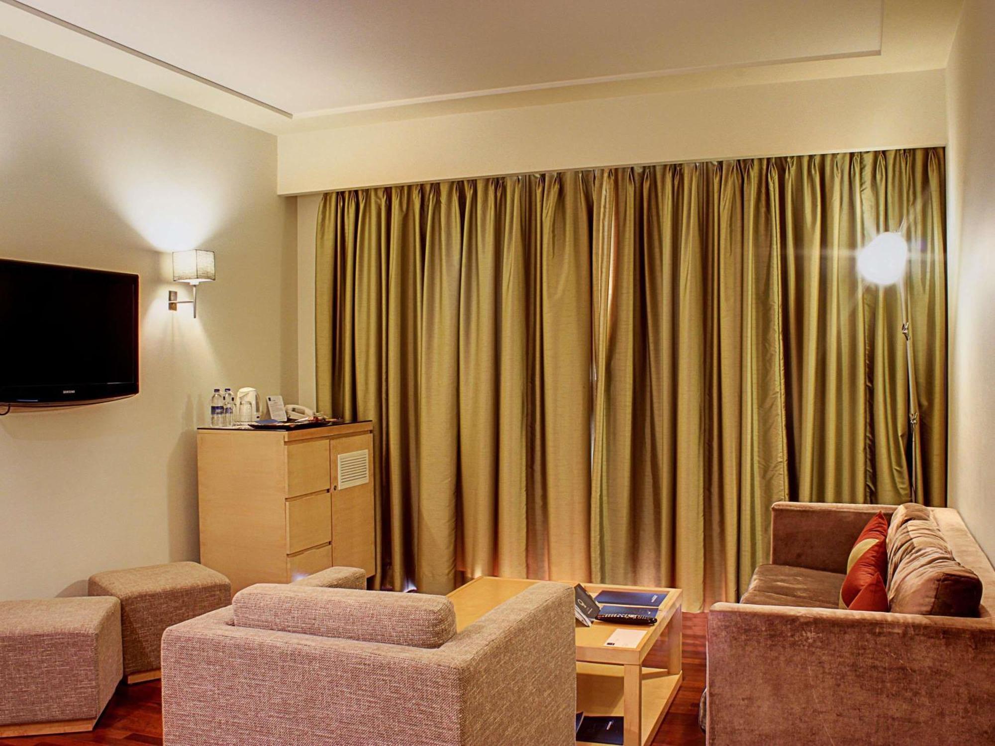 Junior Suite Lounge Access Happy Hours 630 PM to 830 PM