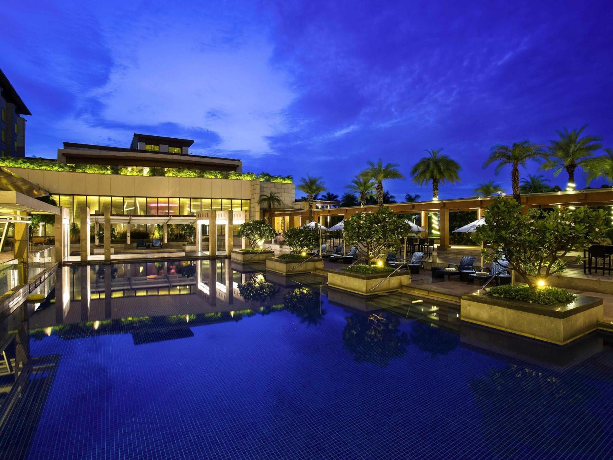 Premier King Bed Pool View Lounge Access Happy Hours 630 PM to 830 PM