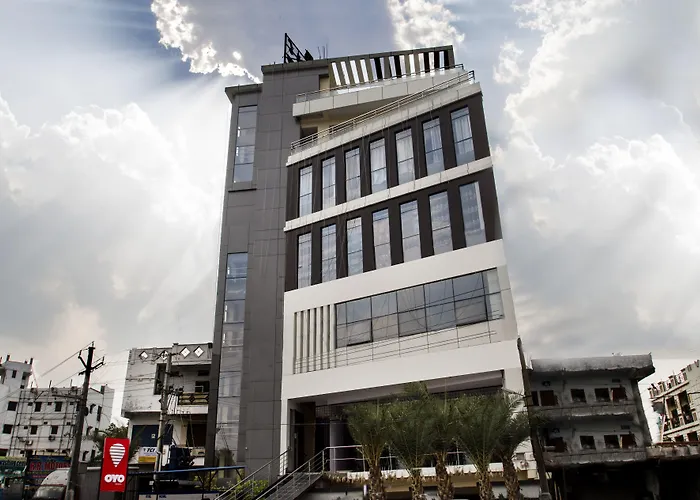 Oyo 7627 Royal Plaza